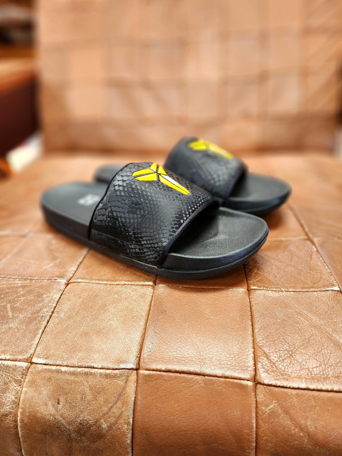 NIKE KOBE OFFCOURT SLIDE