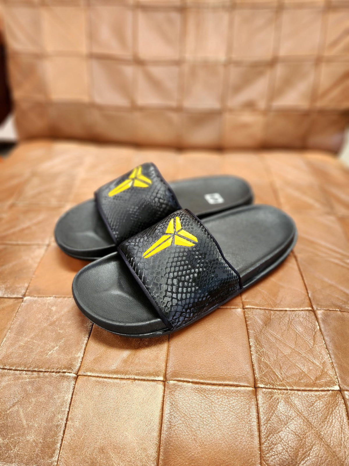 NIKE KOBE OFFCOURT SLIDE
