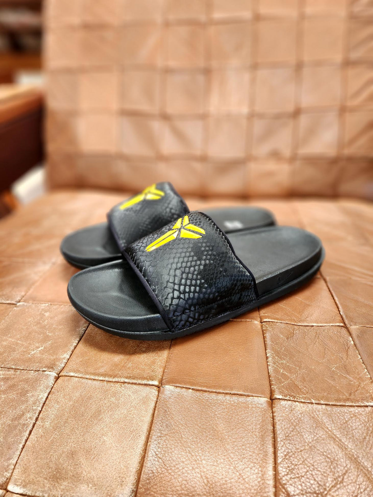 NIKE KOBE OFFCOURT SLIDE