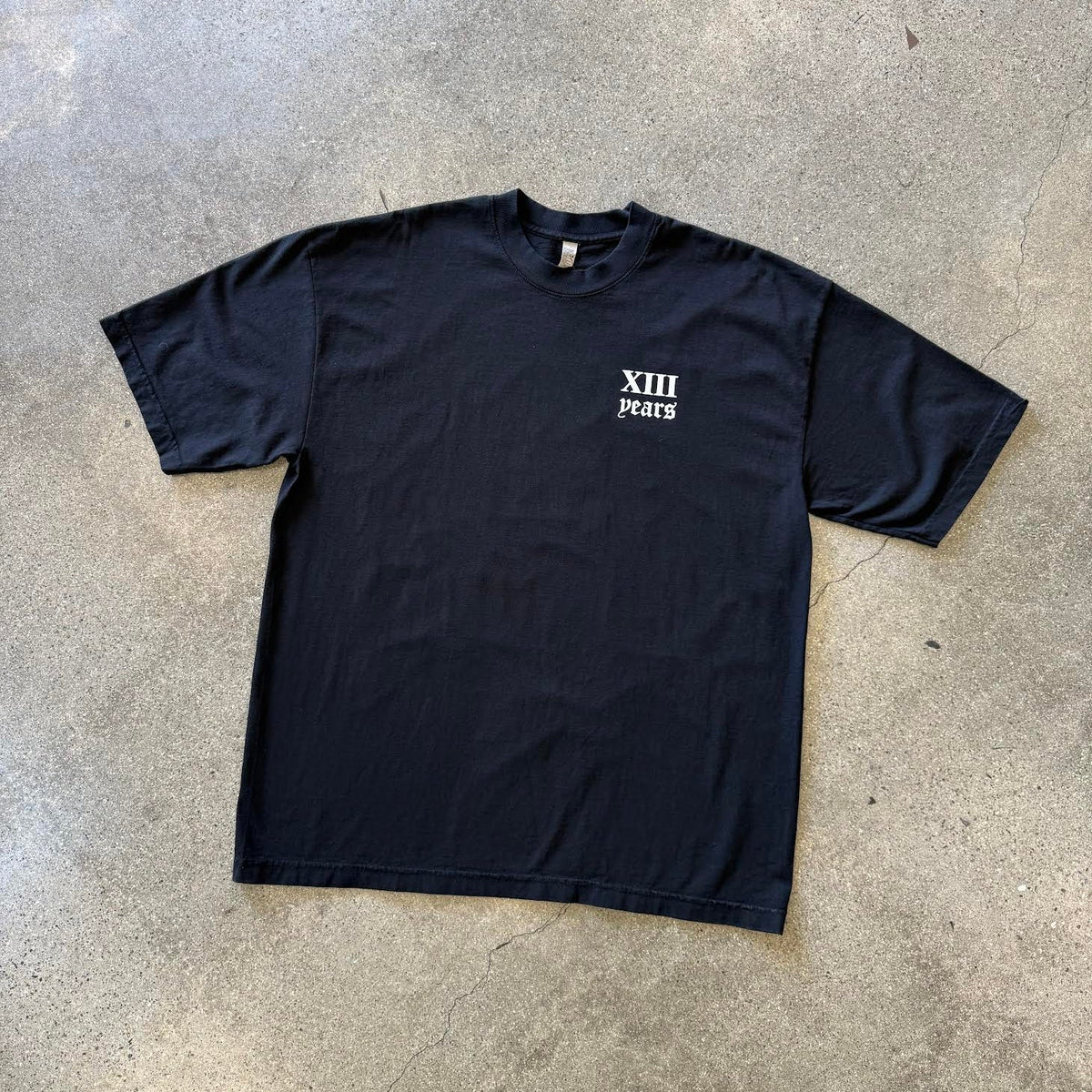 PRIVATE SNEAKERS 13TH ANNIVERSARY TEE BLACK