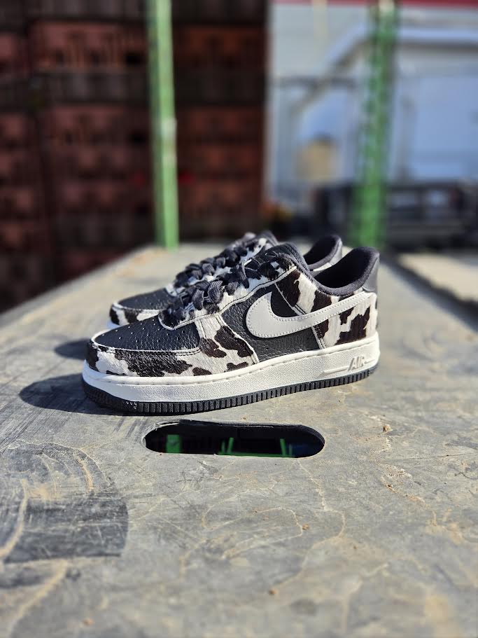 NIKE WMNS AIR FORCE 1 O7 'MOO'