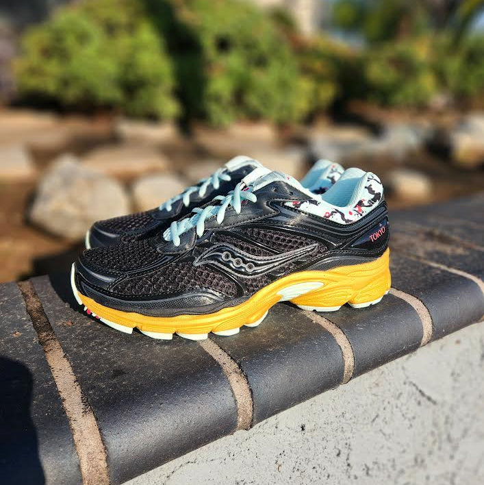 SAUCONY PROGRID OMNI 9 BLACK/FLEUR