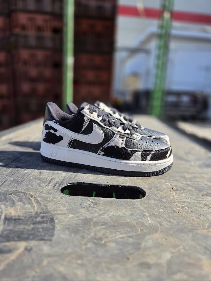 NIKE WMNS AIR FORCE 1 O7 'MOO'