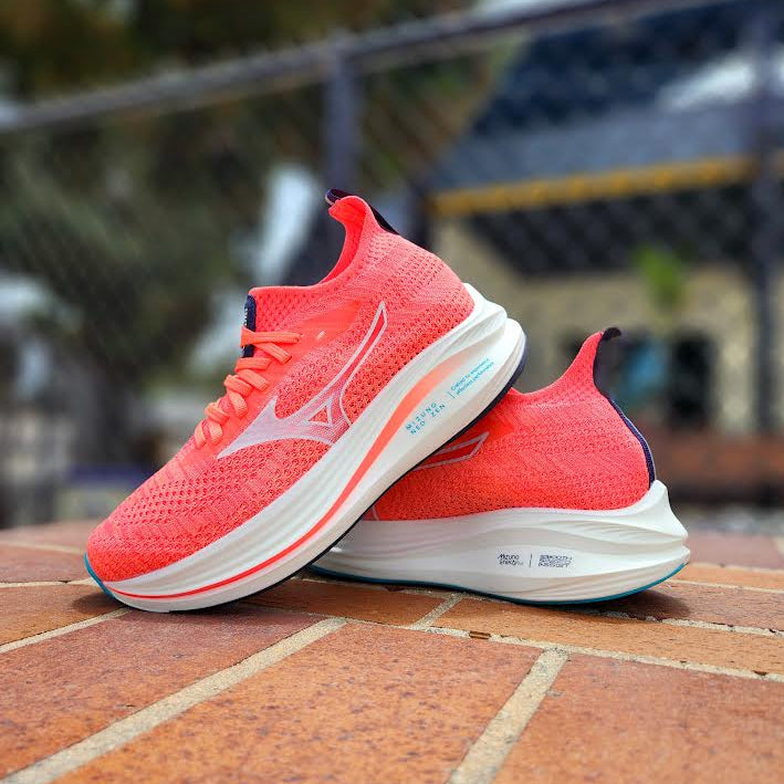 MIZUNO NEO ZEN WOMENS STRIKING CORAL WHITE