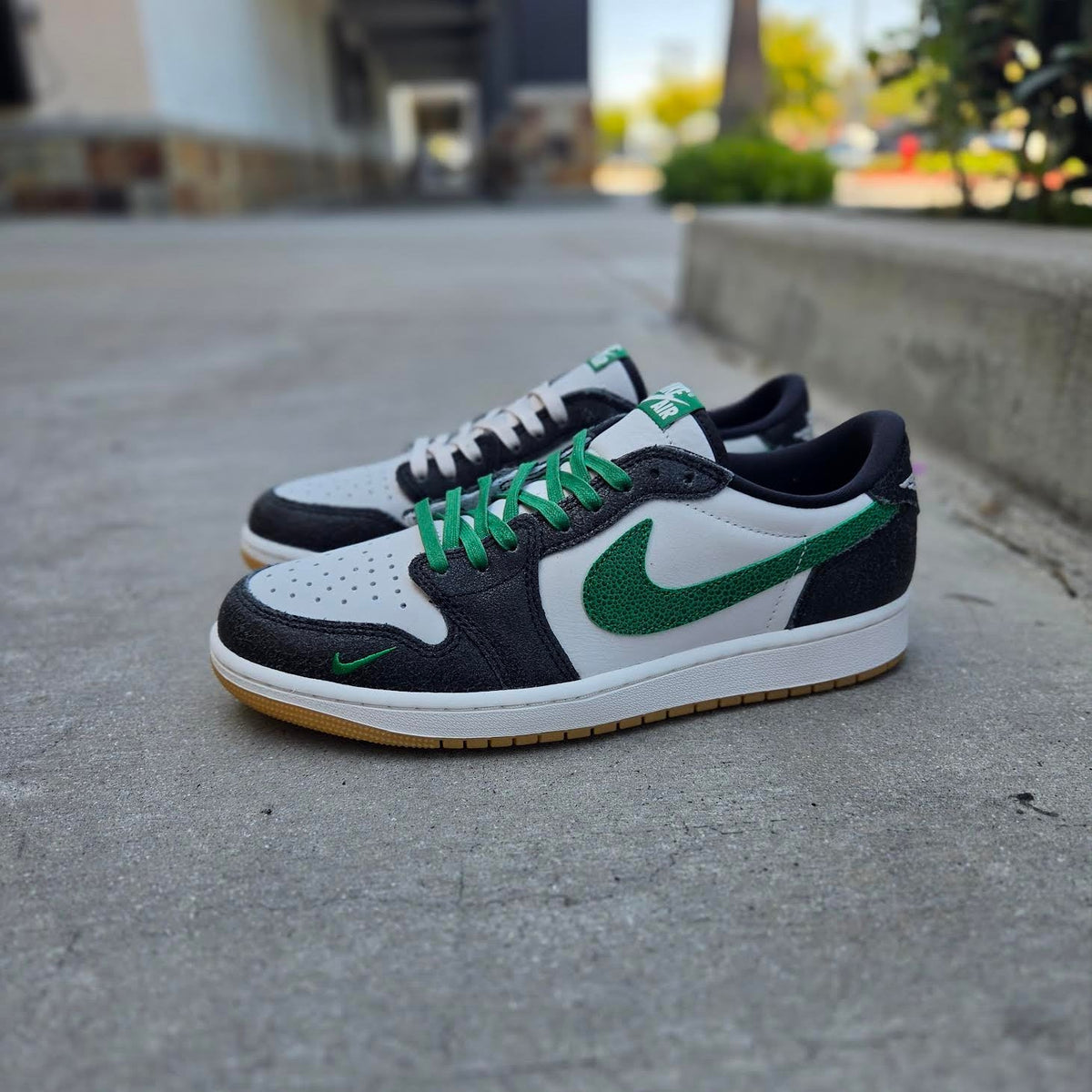 AIR JORDAN 1 RETRO LOW OG PHANTOM AND PINE GREEN