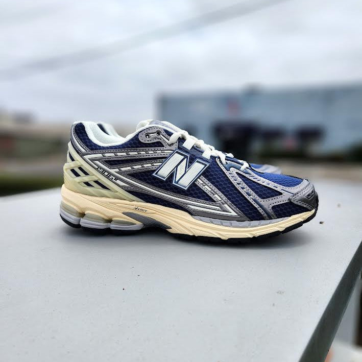 NEW BALANCE 1906R