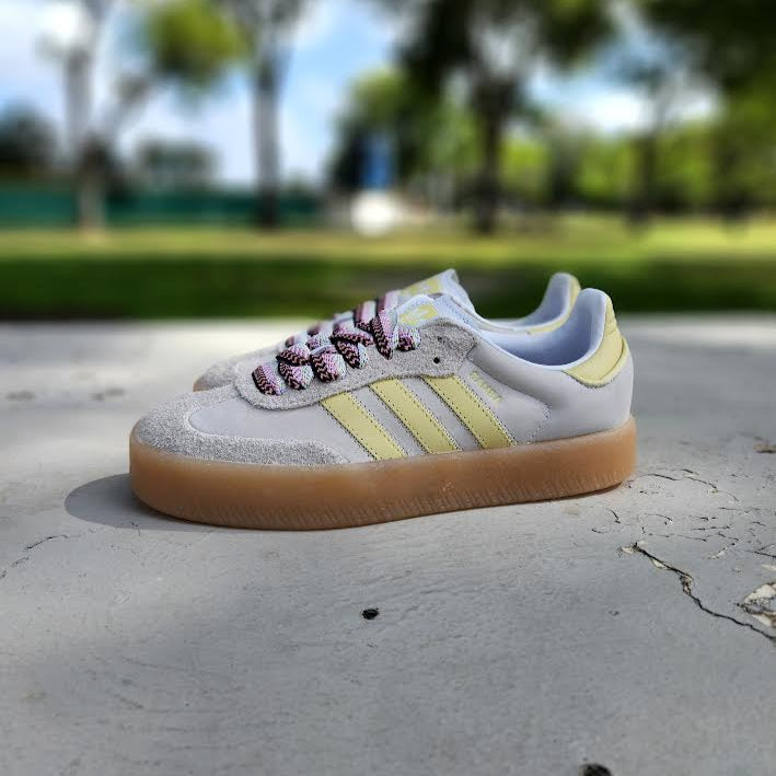 W Adidas Sambae