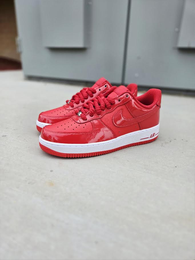 NIKE AIR FORCE 1 '07 LV8 'GLOSS PACK' RED