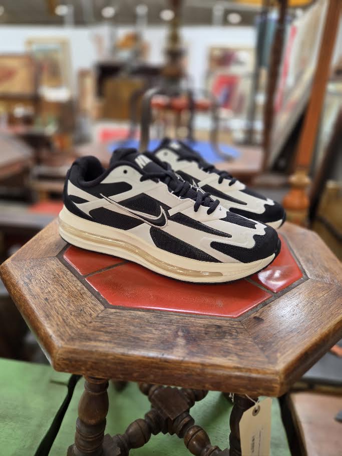 Nike Air Max Metro "Pale Ivory/Black"