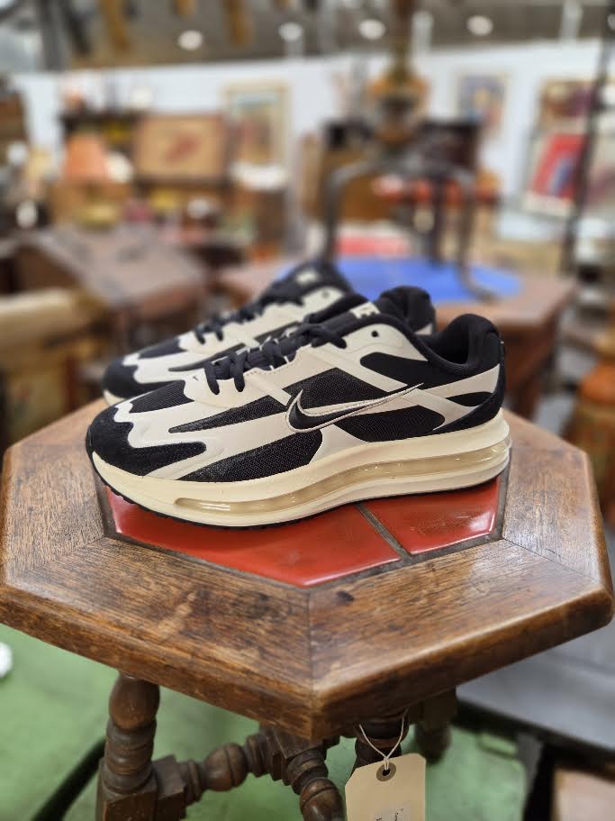 Nike Air Max Metro "Pale Ivory/Black"