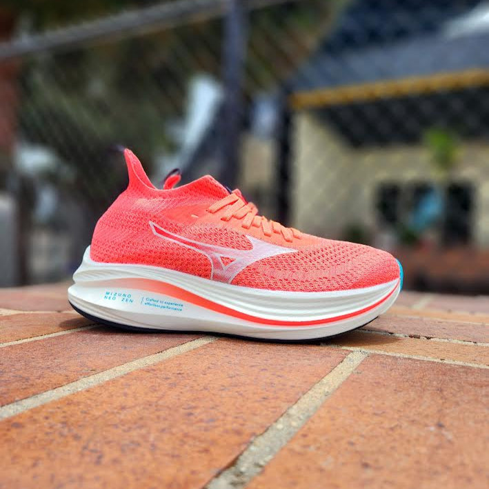 MIZUNO NEO ZEN WOMENS STRIKING CORAL WHITE