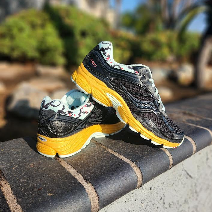 SAUCONY PROGRID OMNI 9 BLACK/FLEUR