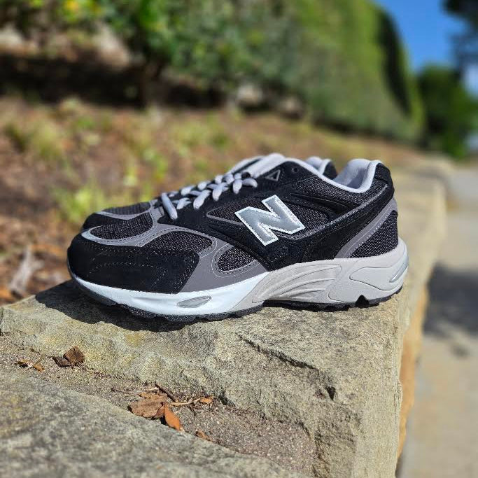 New Balance-880R 'Black Castlerock'