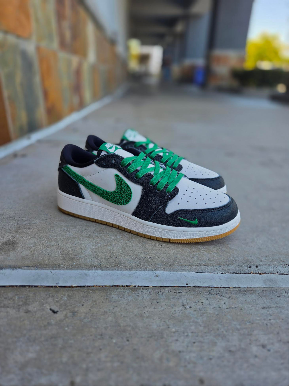 AIR JORDAN 1 RETRO LOW OG GS PHANTOM AND PINE GREEN