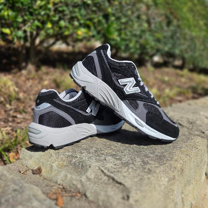 New Balance-880R 'Black Castlerock'