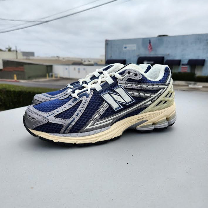 NEW BALANCE 1906R