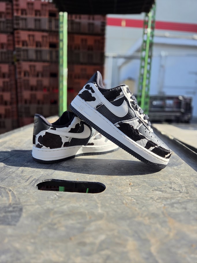 NIKE WMNS AIR FORCE 1 O7 'MOO'