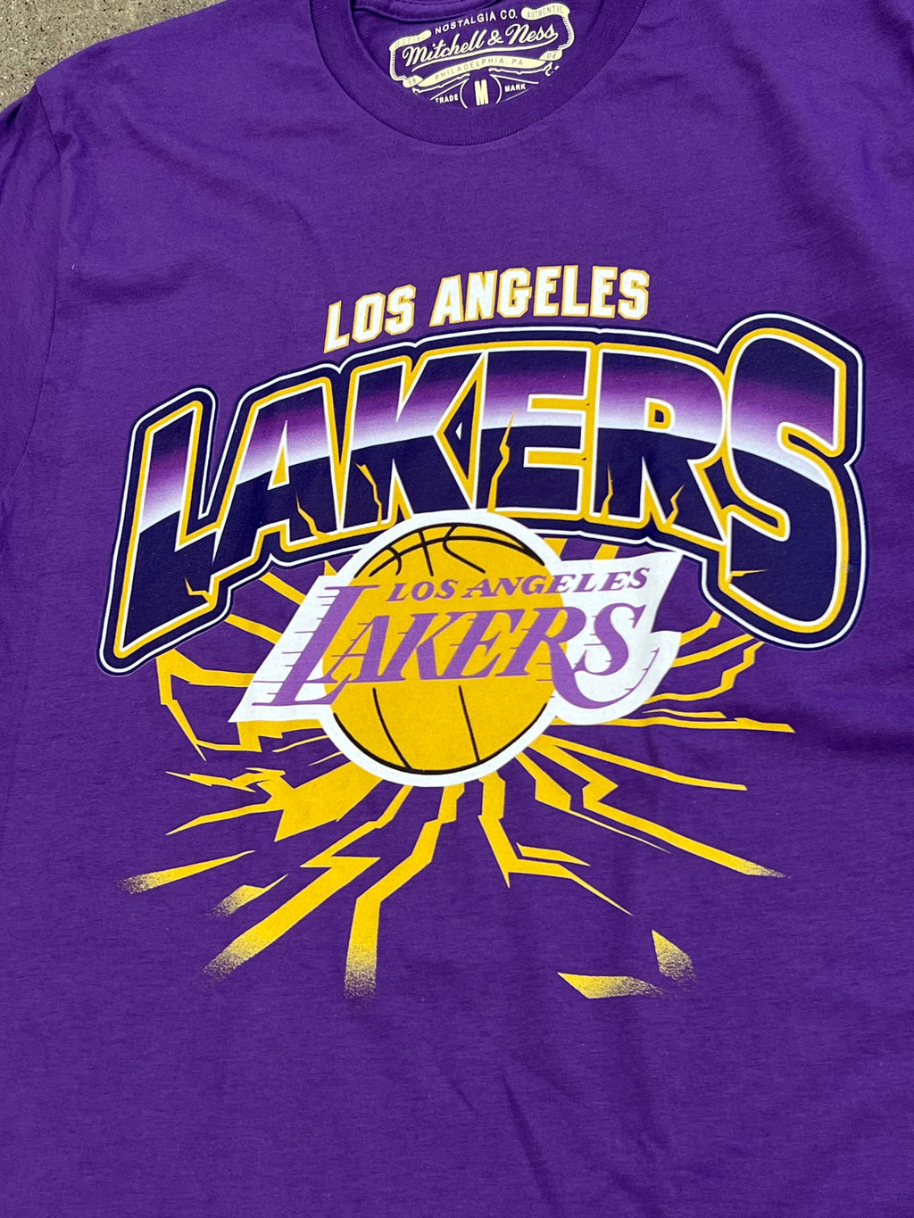 NBA EARTHQUAKE TEE LAKERS PURPLE