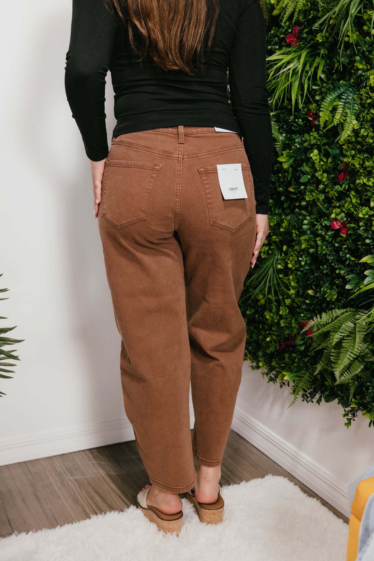 Coffee Break Barrel Jeans