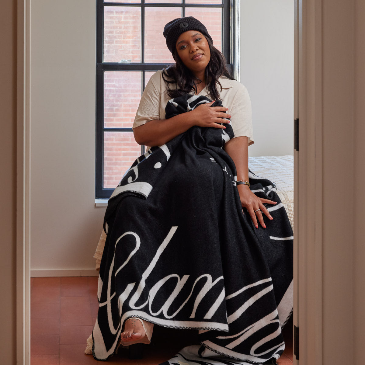 SIGNATURE LUXE THROW BLANKET - BLACK