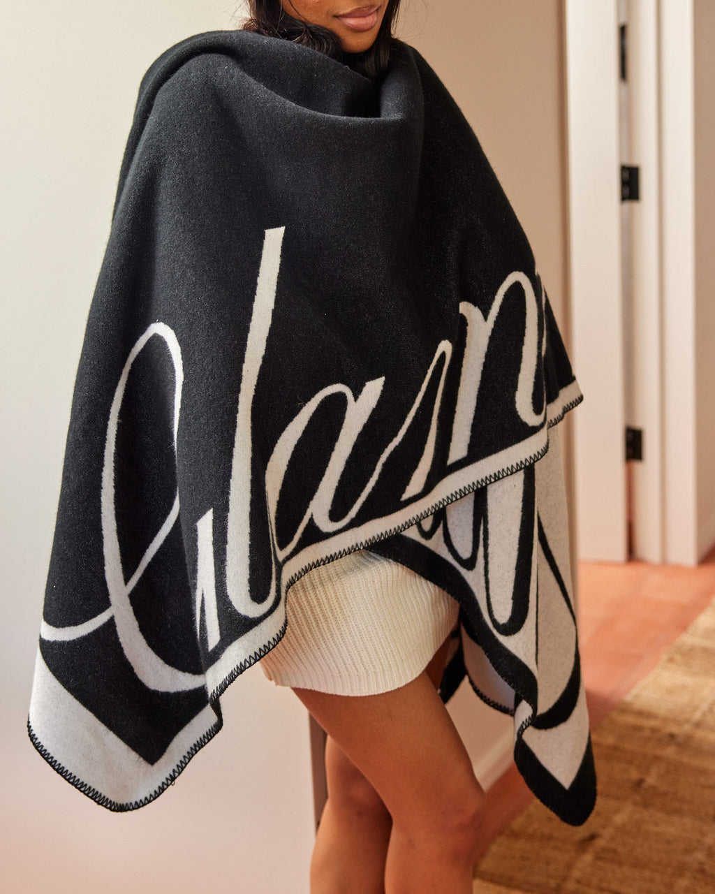 SIGNATURE LUXE THROW BLANKET - BLACK