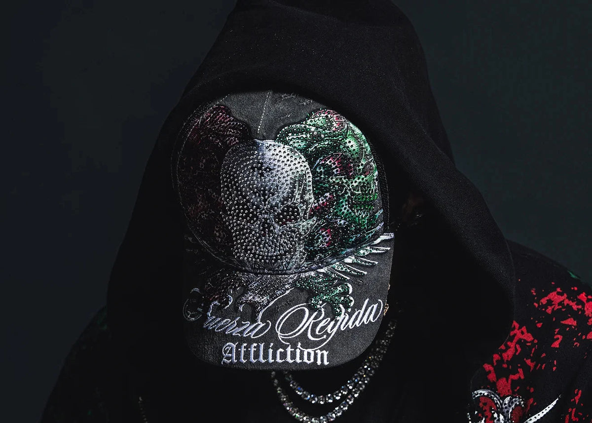 AFFLICTION FUERZA REGIDA OYE HAT ' COLOR SPRAY
