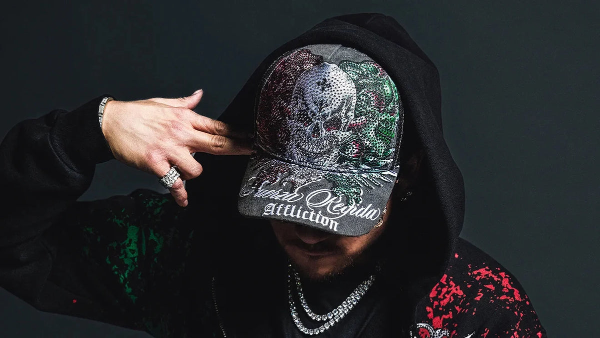 AFFLICTION FUERZA REGIDA OYE HAT ' COLOR SPRAY