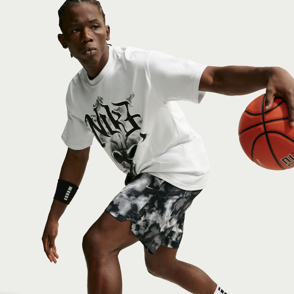 Nike Standard Issue Men's Dri-FIT 5" Mesh Basketball Shorts