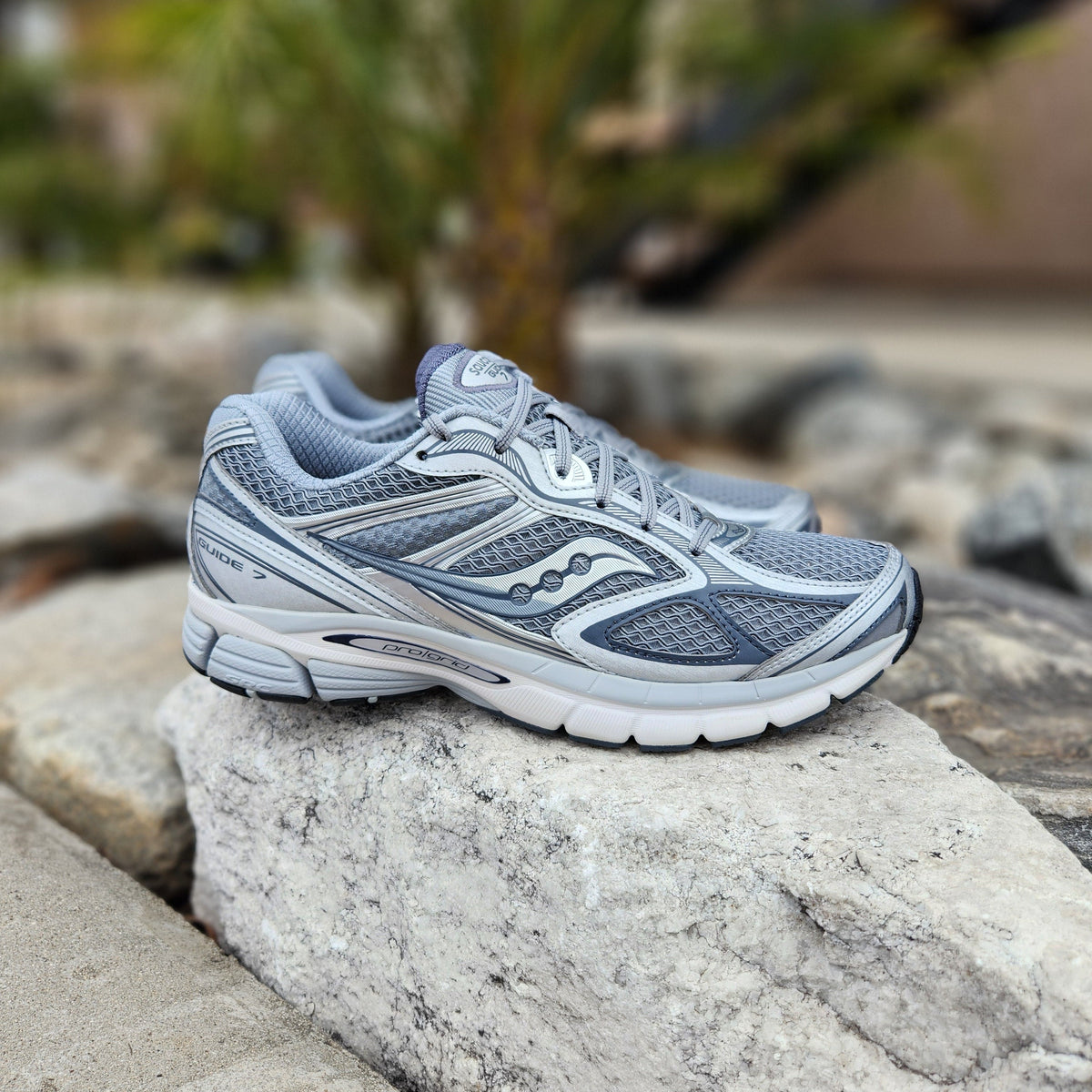 SAUCONY GUIDE 7 GREY SILVER