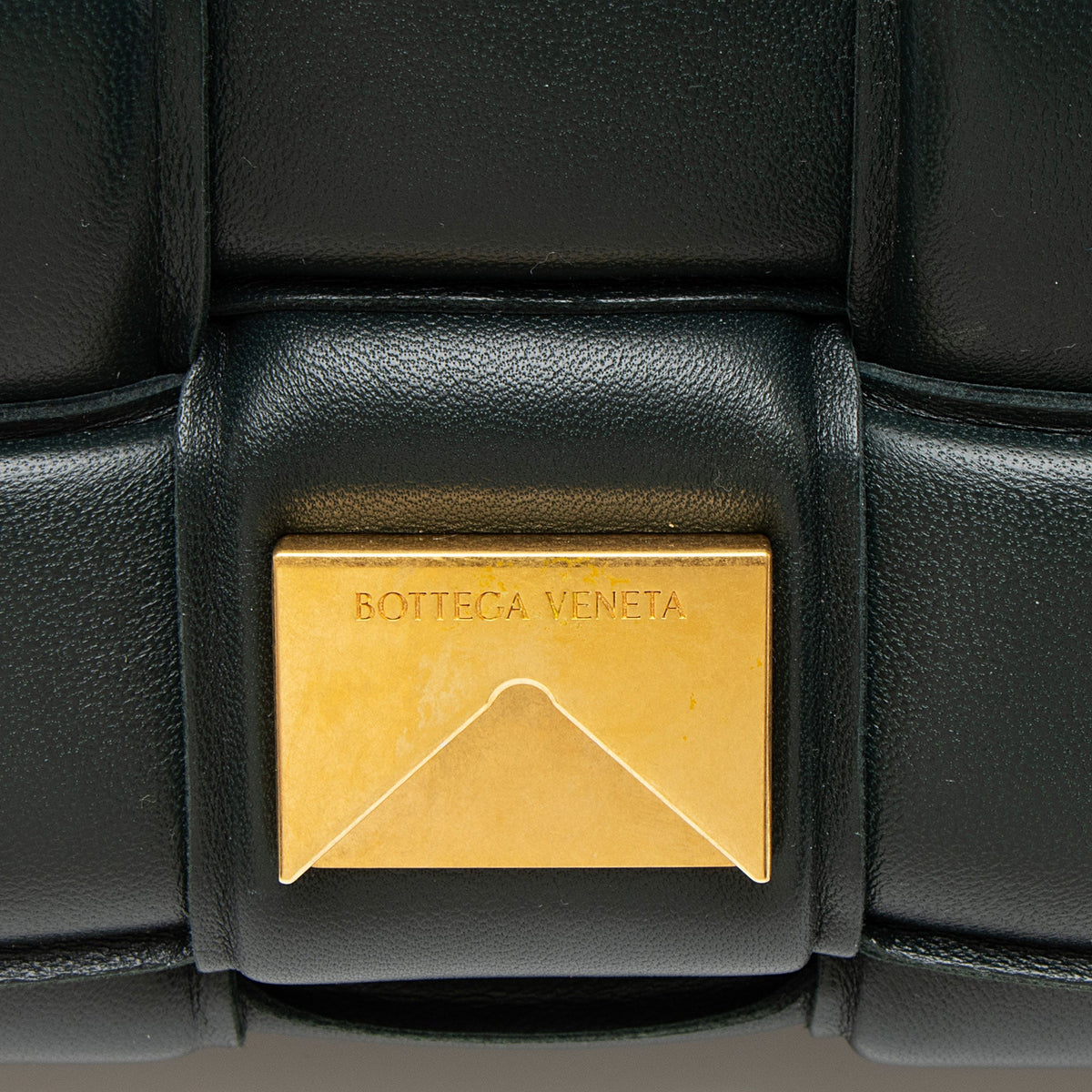Bottega Veneta Lambskin Cassette Chain Maxi Shoulder Bag - Green