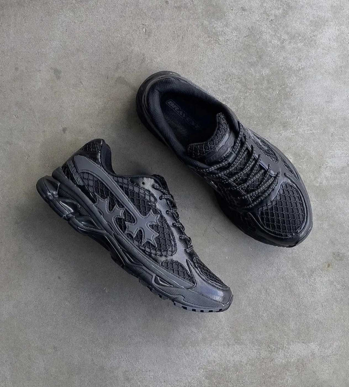 Bravest Studios Kross Kountry Runner Triple Black