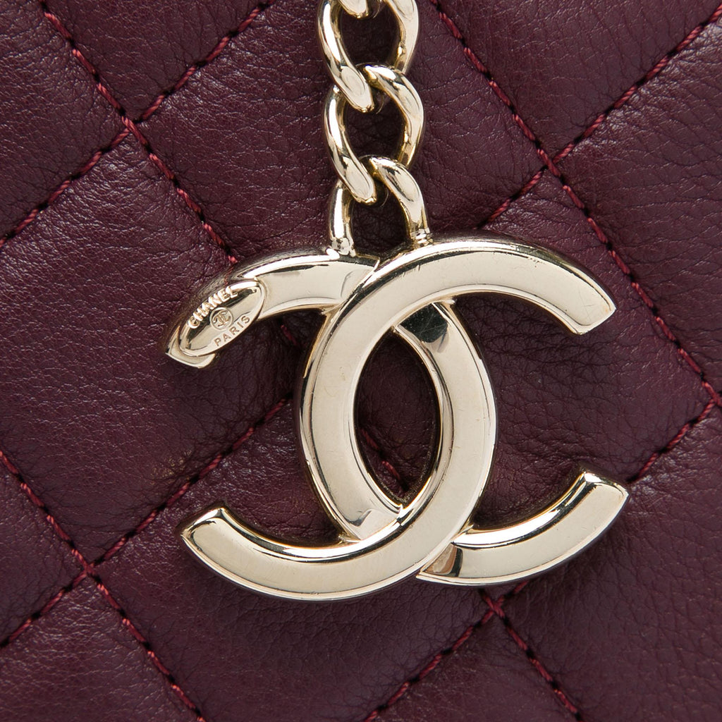 Chanel Quilted Calfskin Banane Waist Bag - Red