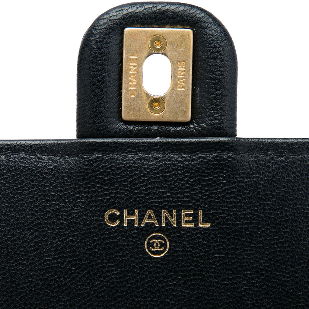 Chanel Quilted Goatskin Chic Pearls Clutch with Chain - Black