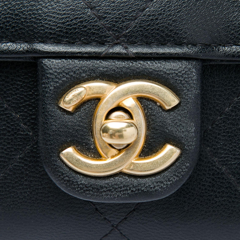 Chanel Quilted Goatskin Chic Pearls Clutch with Chain - Black