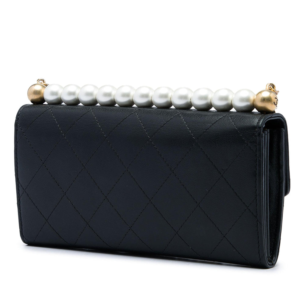 Chanel Quilted Goatskin Chic Pearls Clutch with Chain - Black