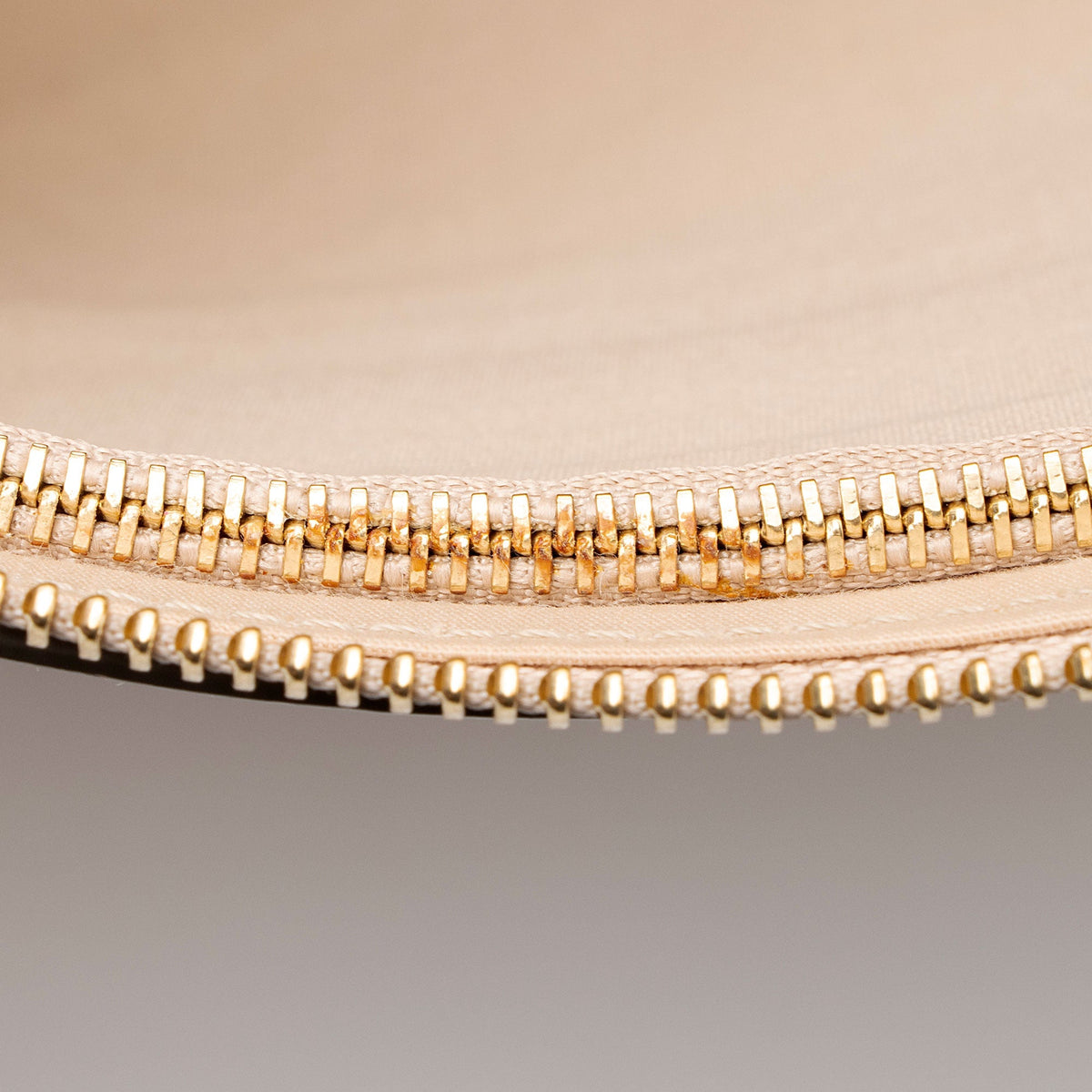 Chloe Grained Calfskin Joe Clutch - Beige/Pink