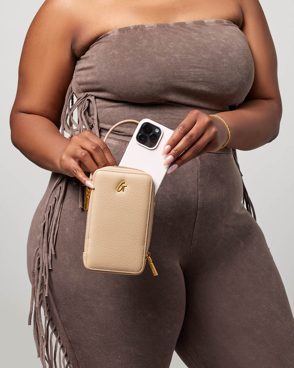 PEBBLE PHONE CROSSBODY - NUDE