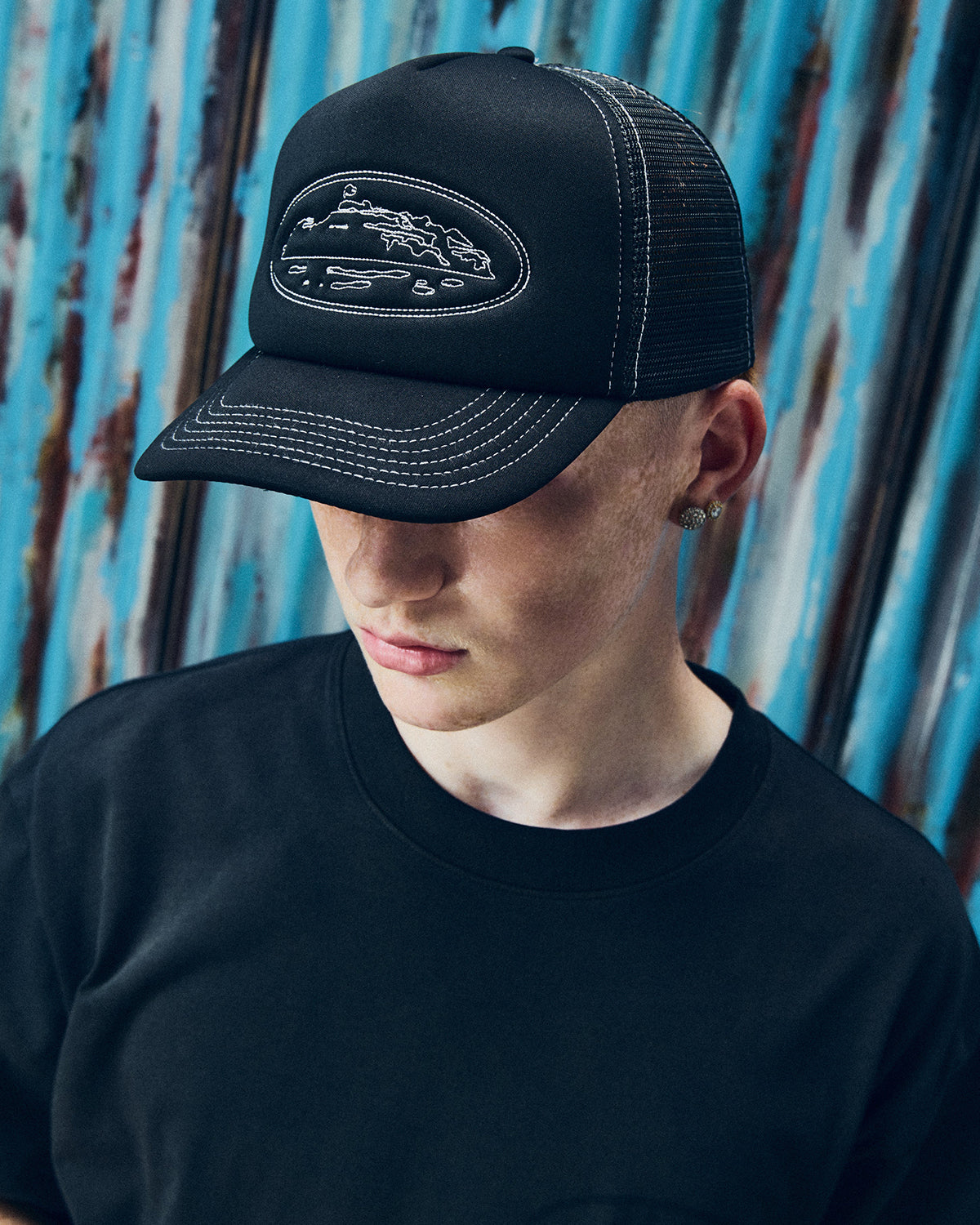 Corteiz Island Outline Trucker Hat Black