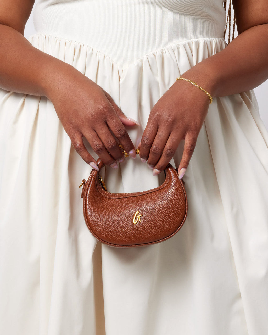 NANO PEBBLE HOBO BAG - BROWN