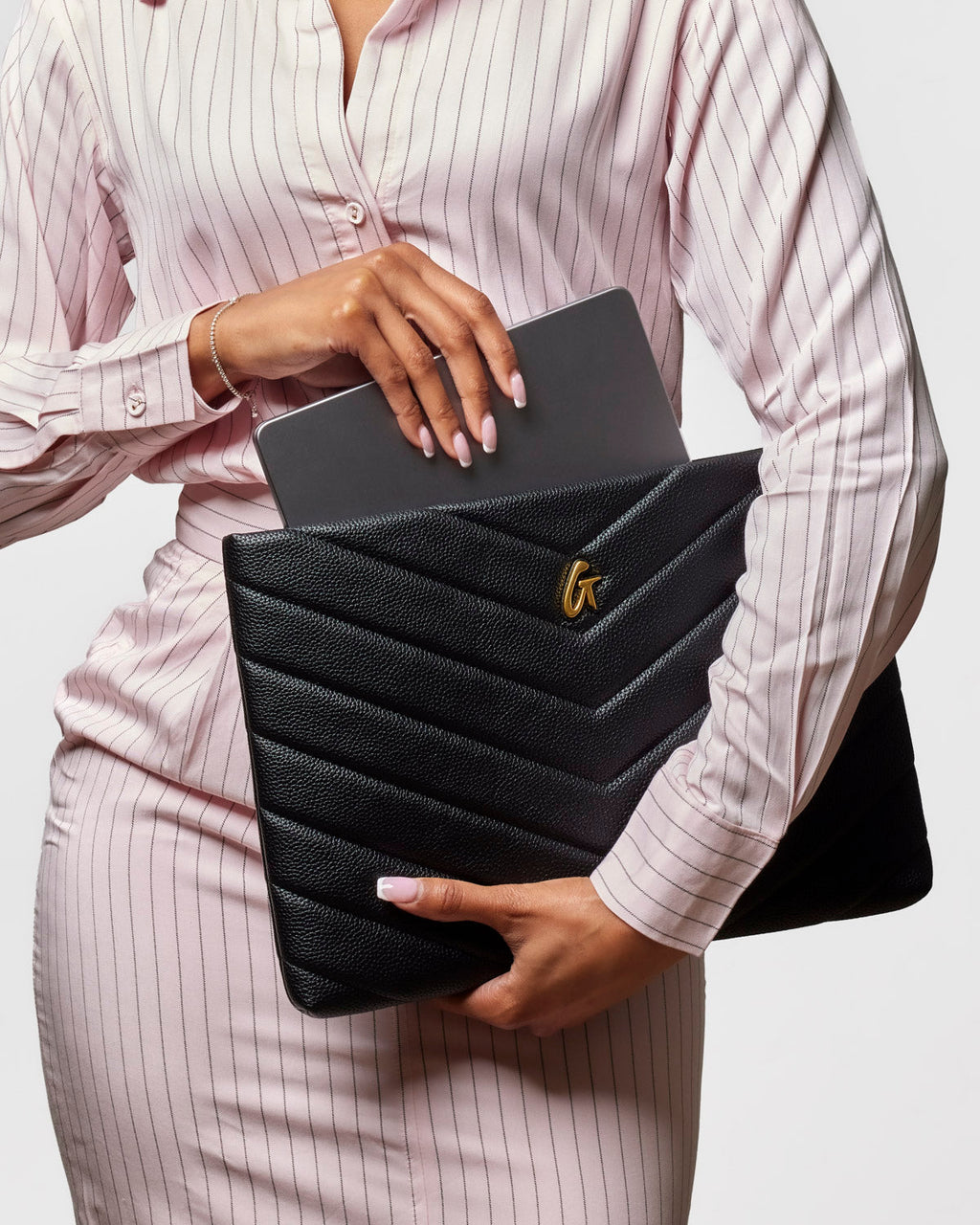 PEBBLE LAPTOP SLEEVE - BLACK