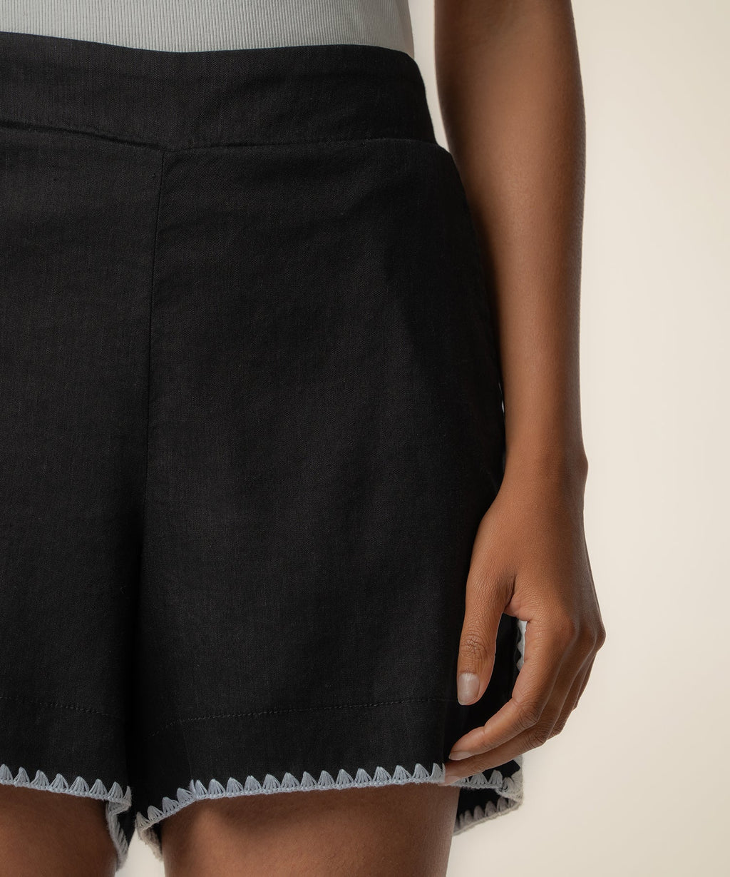 Nicolette Linen Bermuda in Black/White