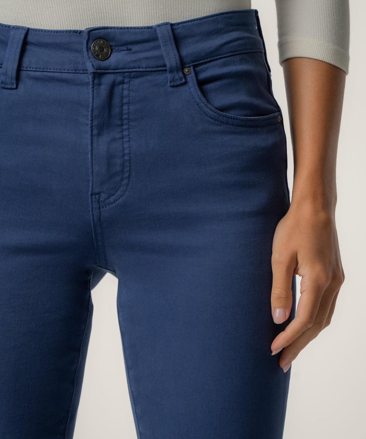 Natalie Mid Rise Bootcut Petite, Exclusive in Angel Blue