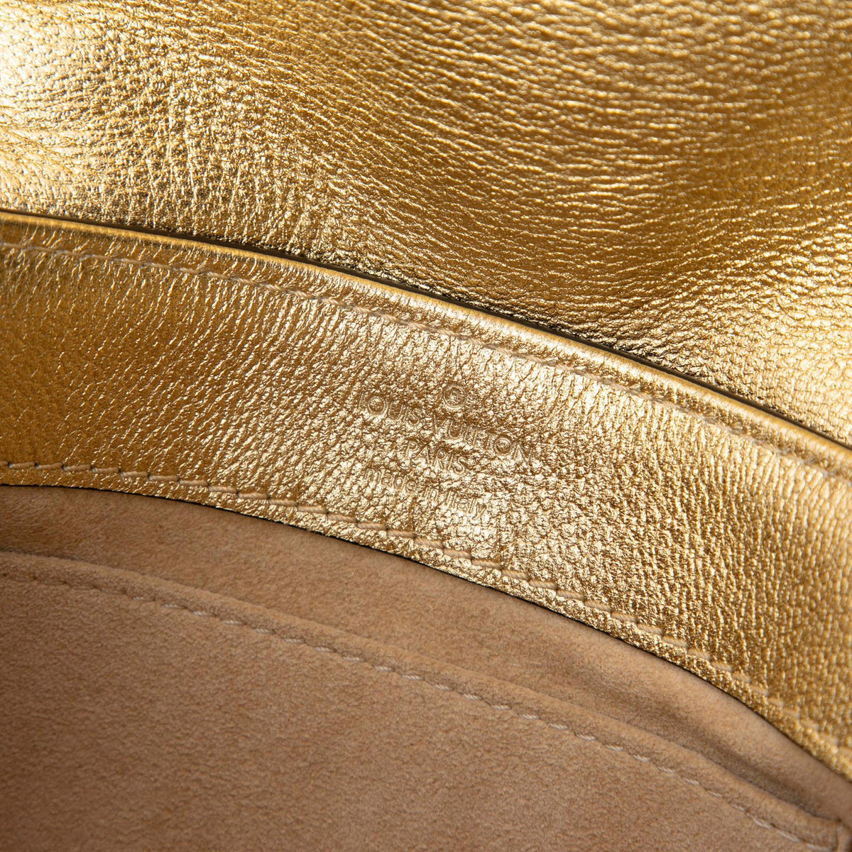 Louis Vuitton Metallic Cuir Plume Ecume Very Chain Bag - Gold
