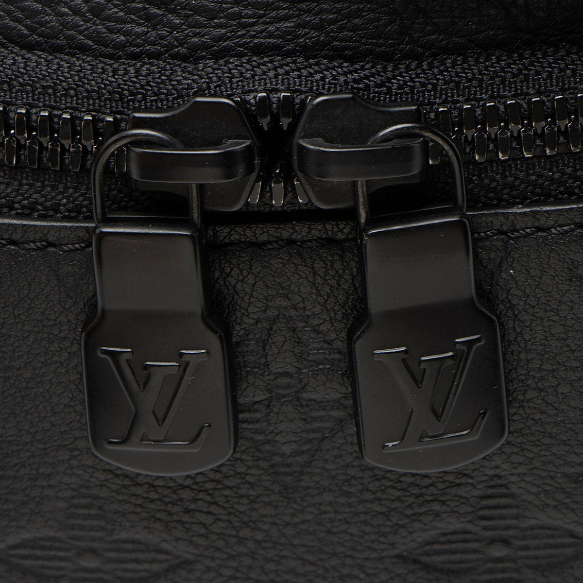 Louis Vuitton Monogram Shadow Discovery Bumbag Belt Bag - Black