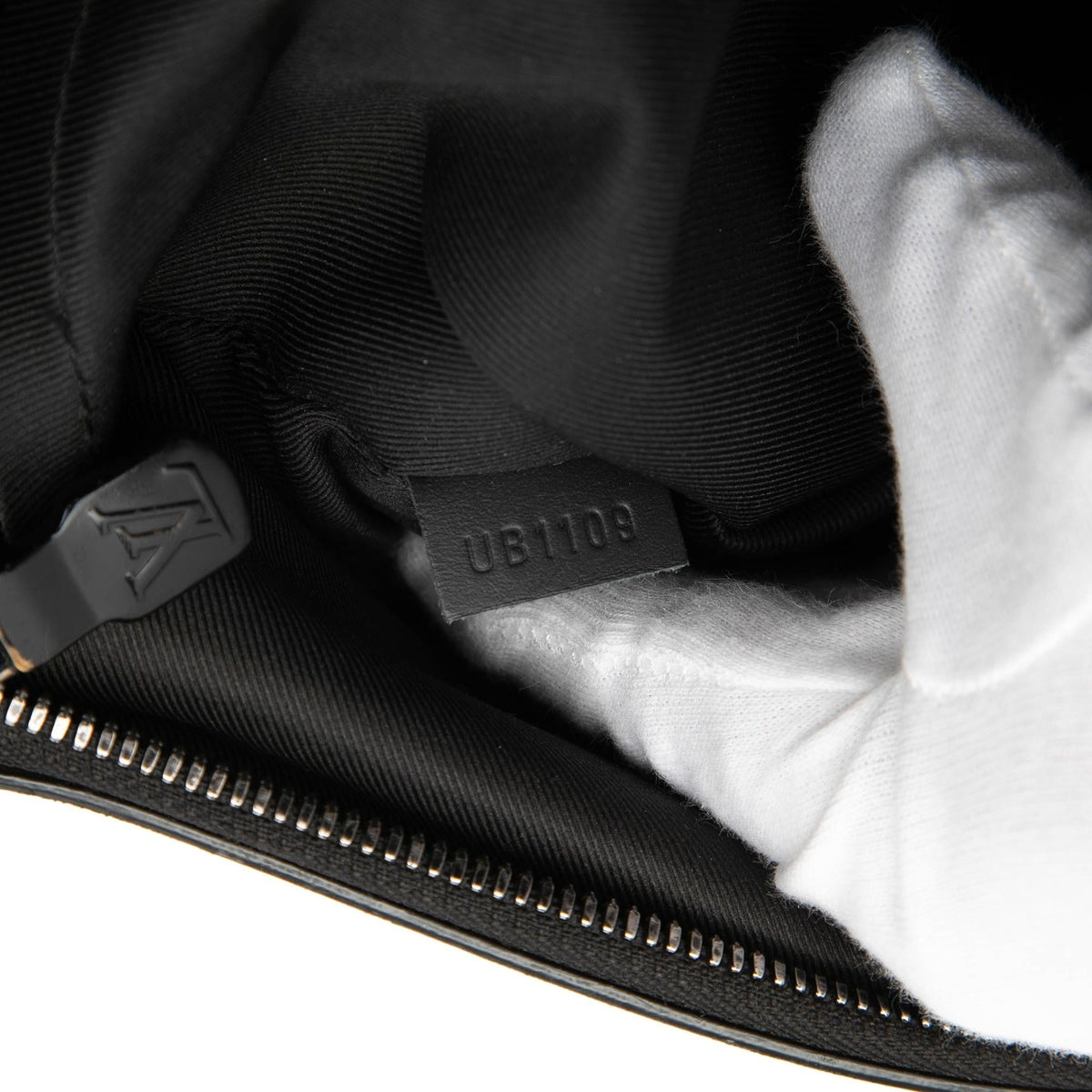 Louis Vuitton Monogram Shadow Discovery Pochette - Black