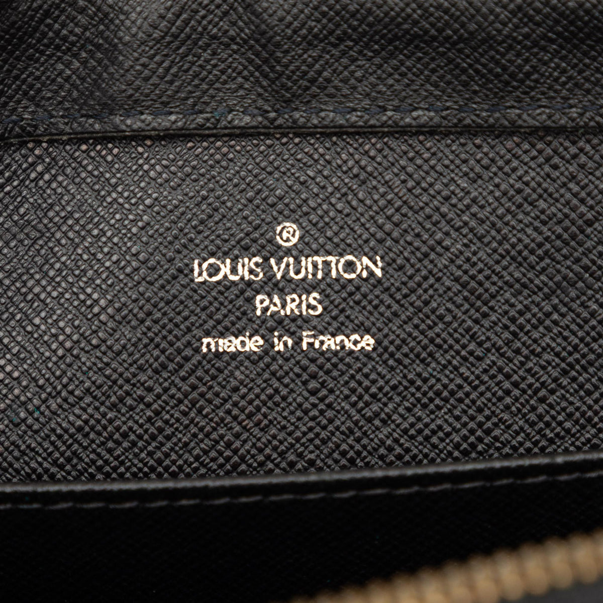 Louis Vuitton Taiga Pochette Baikal - Black