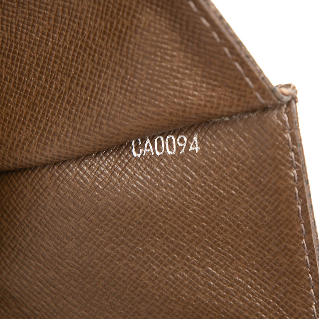 Louis Vuitton Taiga Selenga Clutch - Brown