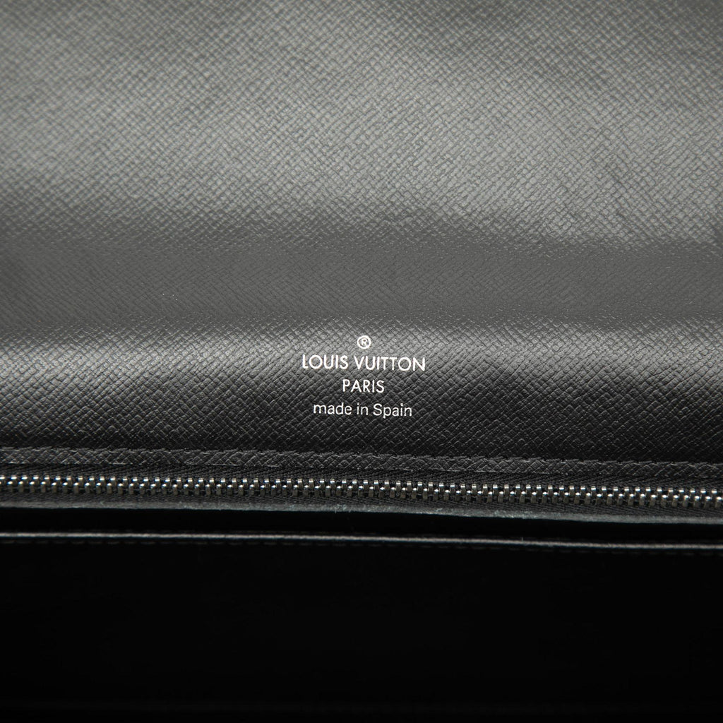 Louis Vuitton Taiga Selenga Clutch - Black