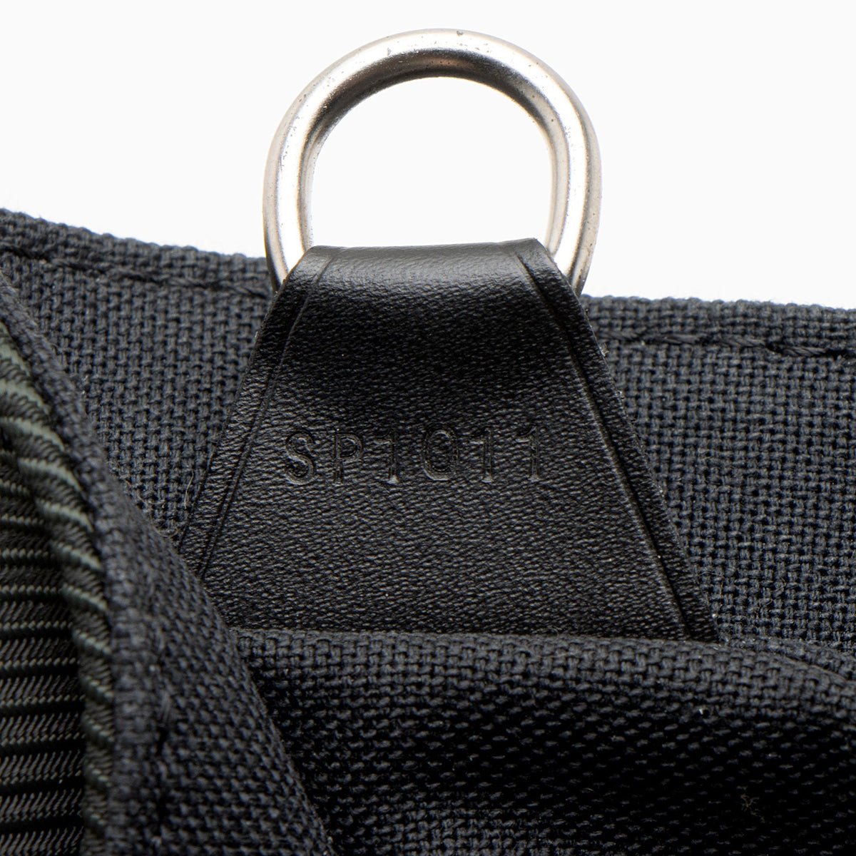 Louis Vuitton Vintage Taiga Leather Viktor Messenger - Black