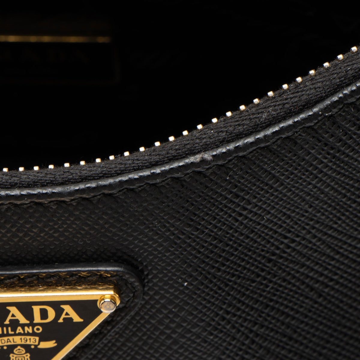 Prada Saffiano Re-Edition 2005 Crossbody Bag - Black
